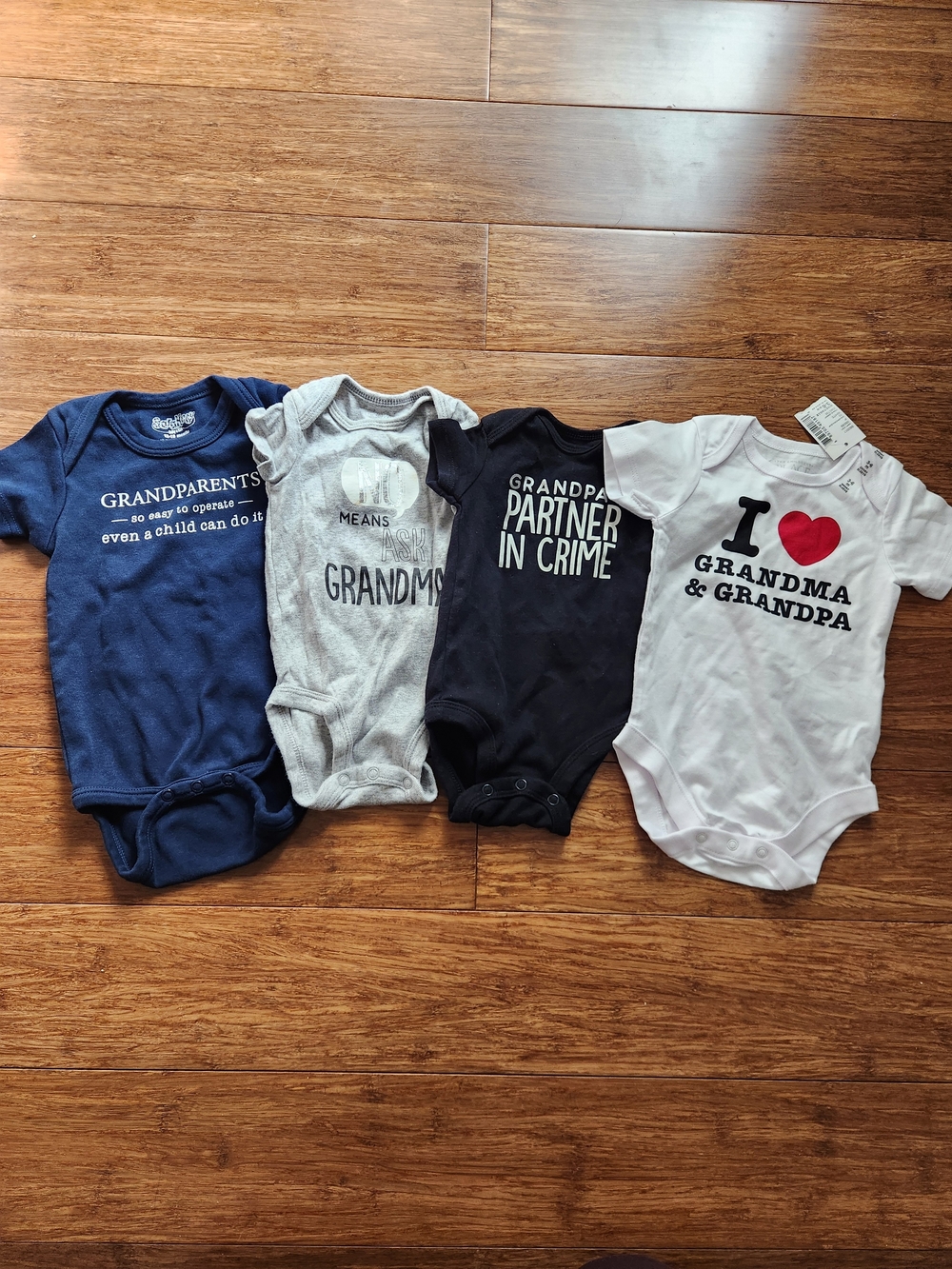 Set Of 4 Grandparent Grandma Grandpa Short Sleeve Onesies Baby Gift 0-18 Months